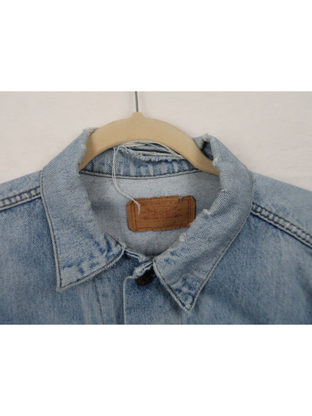Vintage 1980's M Levis Light Wash Denim Trucker Jacket Blue Button Front - Picture 3 of 9
